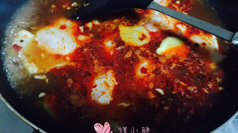 麻辣鱼片儿,水滚后,加入鱼片儿滚熟
