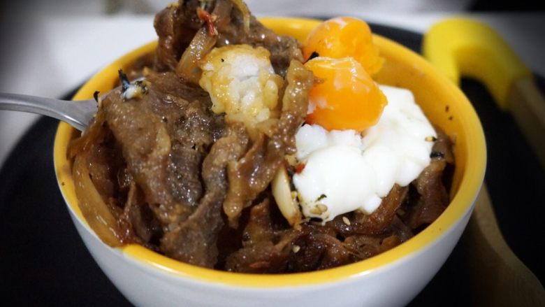 一人食也请走心,来碗温泉蛋牛肉饭,😝
