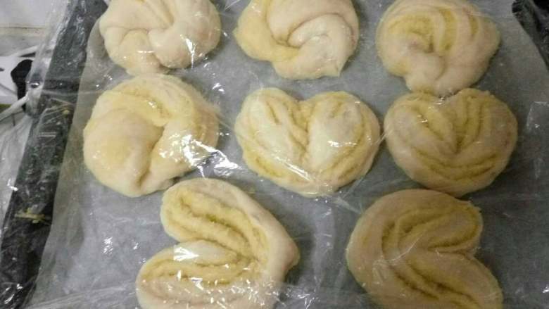 椰蓉面包,根据自己的喜好自己做花式,这里我就不再做解释了