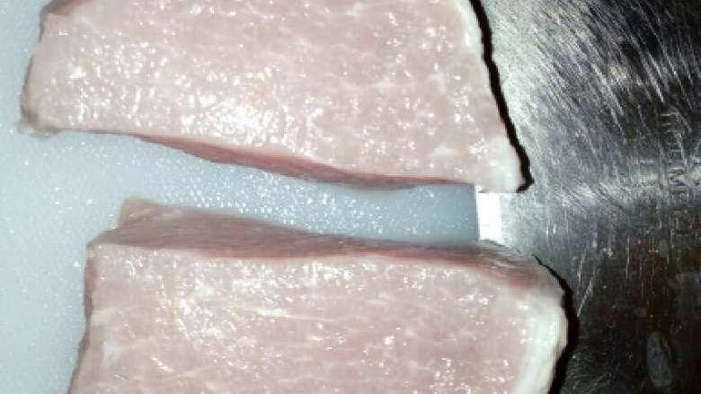 泰式菊花酥肉,切成两半