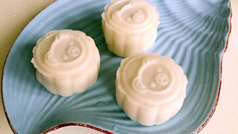 紫薯冰皮月饼(简易版),成品图,放冰箱冷藏后口感更佳。