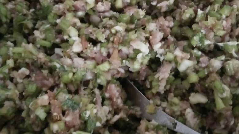 蔬菜饺子,婆婆做的芹菜猪肉馅，星期天我要做香菇的😁