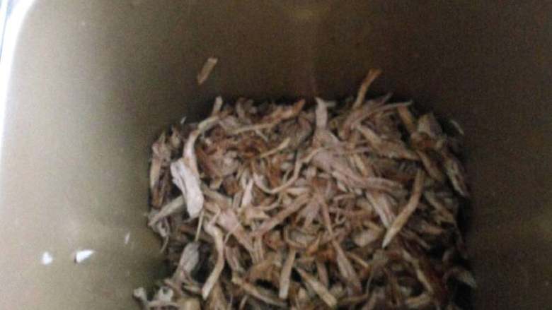 美味肉松,打开面包机肉松程序,(我的面包机是1小时时间,我觉得有点长,我用了45分钟暂停了,)