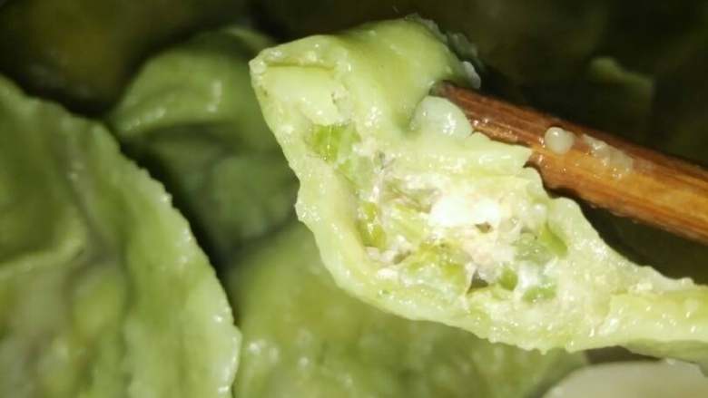 蔬菜饺子,当锅里的饺子都浮起来了就是熟了，可以开吃啦！