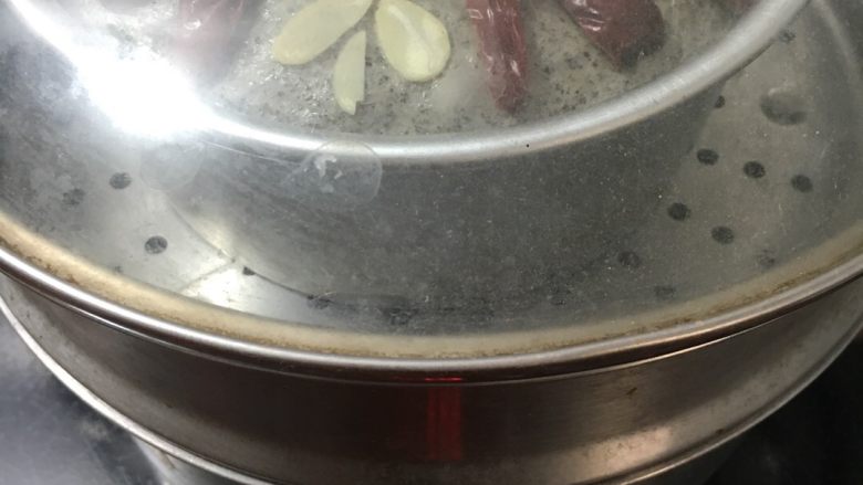 黑芝麻发糕,冷水上锅蒸30分钟,焖5分钟就可以了