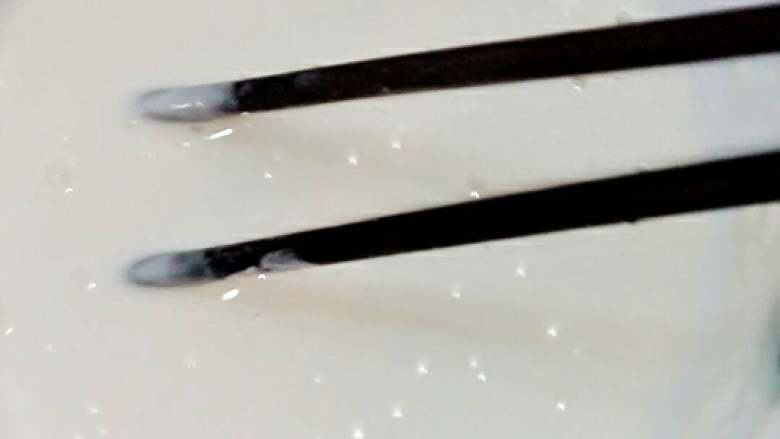 虾骨柔情天妇罗,脆炸糊:<a style='color:red;display:inline-block;' href='/shicai/ 519'>面粉</a>+淀粉+无铝泡打粉=4:3:一点点(千万不要不要加鸡蛋和盐进去,这样可以保持脆度),调成无颗粒糊状(不要太稀)