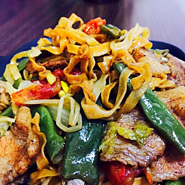 杂蔬、五花肉焖面#面条变身计划#