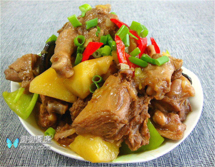 啤酒鸭 ,装盘，撒葱末