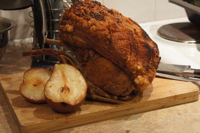 茴香籽烤脆皮猪肩排——Fennel Seeds Roast Pork Shoulder Chops,梨好软好甜，跟猪肉相得益彰，绝妙。
