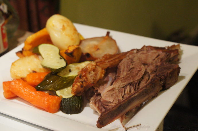 茴香籽烤脆皮猪肩排——Fennel Seeds Roast Pork Shoulder Chops,搭配Gravy，Plum sauce或者Apple sauce