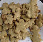 圣诞姜饼——一种古老的圣诞节食品,<a style='color:red;display:inline-block;' href='/shicai/ 1117'>蛋白</a>和糖粉混合打发，加入柠檬汁，继续打发就成为<a style='color:red;display:inline-block;' href='/shicai/ 1117'>蛋白</a>糖霜了；