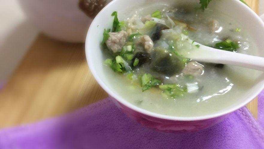 方”式.皮蛋瘦肉粥