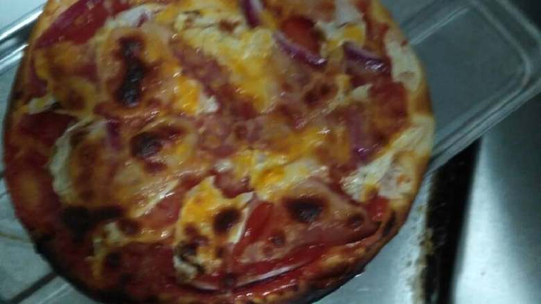 培根蔬菜披萨,完了，但还是再烤几分钟