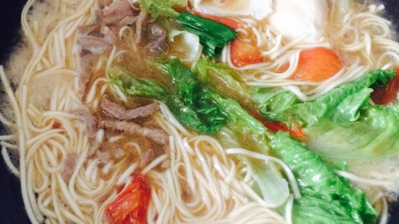 肉丝鸡蛋面#挑战鸡蛋的100种做法#,调味了,放入适量盐和<a style='color:red;display:inline-block;' href='/shicai/ 788'>生抽</a>