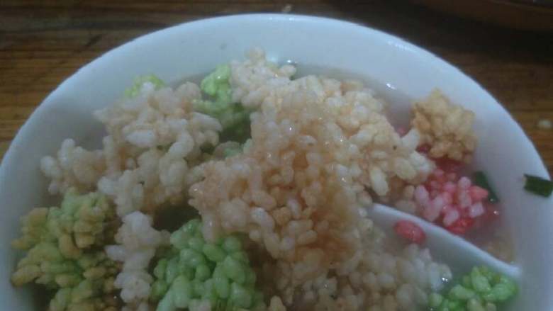 泡油茶,完成,倒入碗中