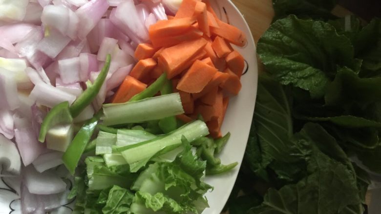 炒河粉,将喜欢的蔬菜洗净切好备用