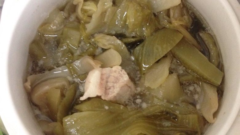 五花肉炖酸菜
