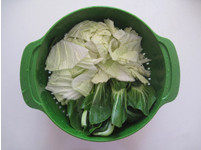 向经典川菜致敬 媲美饭店味道的麻辣鲜香——【水煮肉】,<a style='color:red;display:inline-block;' href='/shicai/ 114'>白菜</a>洗净撕成小块，<a style='color:red;display:inline-block;' href='/shicai/ 3340'>上海青</a>洗净备用。