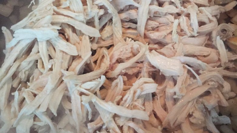 安其拉达(Enchiladas chicken)墨西哥菜,之后加入鸡胸肉丝。