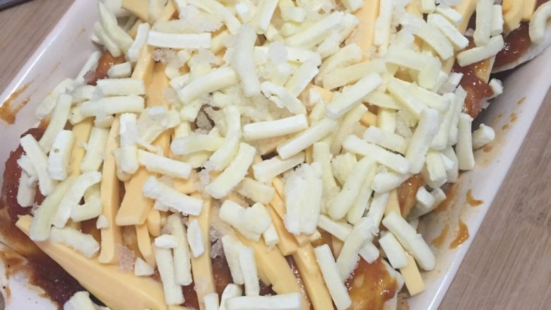 安其拉达(Enchiladas chicken)墨西哥菜,撒上马苏里拉芝士