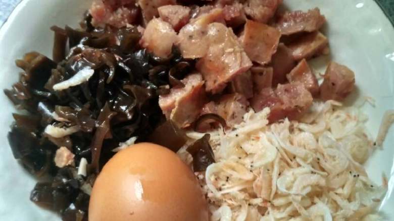 香肠炒饭,准备食材