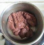 与咖啡很搭配的“水果闪电泡芙”,继续搅拌, 直至完全无颗粒