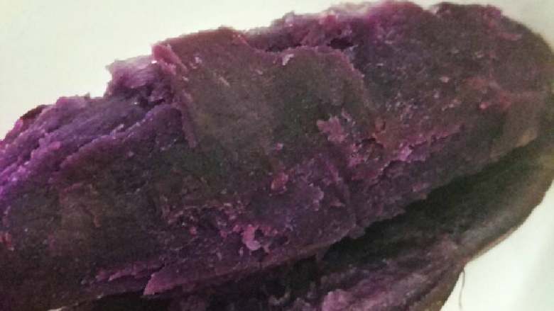 紫薯牛奶杯,把<a style='color:red;display:inline-block;' href='/shicai/ 2643'>紫薯</a>蒸熟