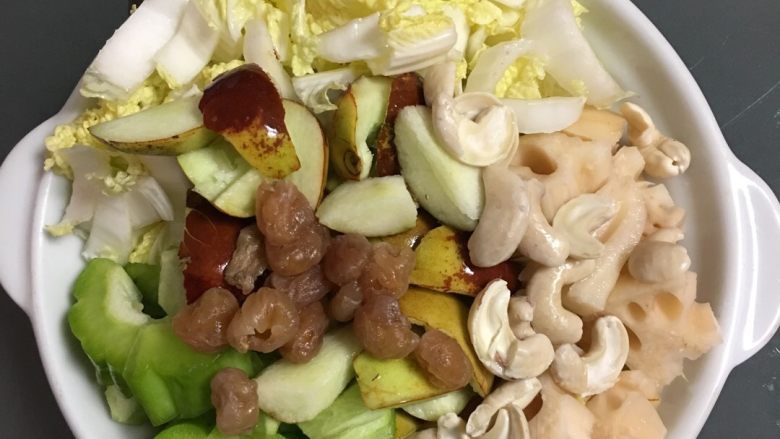 蔬果糊-29,先把食材清洗乾淨，再切成小塊