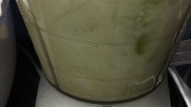 蔬果糊-29,放入打糊機加入200ml大約40度左右的溫水打糊約2分鐘