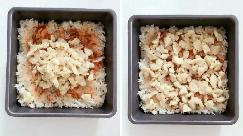 宝宝辅食:三文鱼鸡肉米披萨,均匀铺上步骤4中处理好的洋葱鸡肉丁。