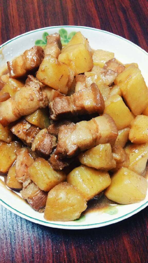 土豆炖五花肉
