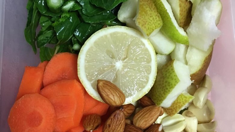 蔬果糊-33,把所有食材清洗乾淨，再切成小塊