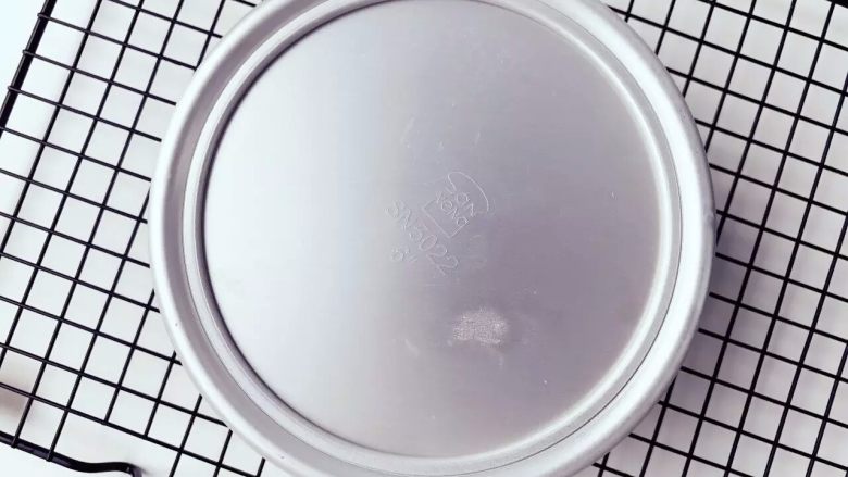 宝宝辅食:栗子红薯海绵蛋糕—加强版“海绵宝宝”来啦!12M+,倒扣冷却1-2小时。