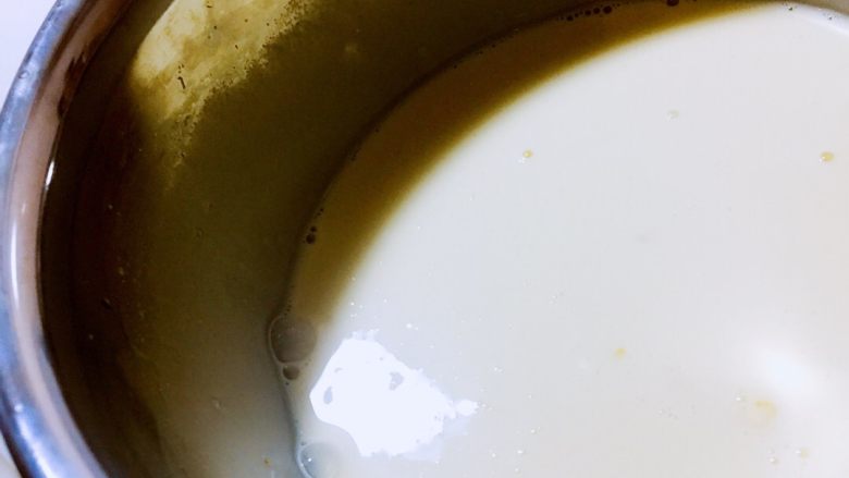 蛋挞,把所有材料混合，搅拌均匀，至白糖完全融化！