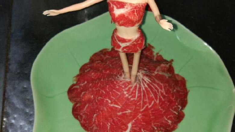 泉水牛肉,把水烧开，边烫边吃。