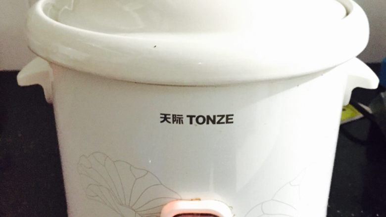 干鱼胶洋参煲#有个故事#,镉水炖3个小时