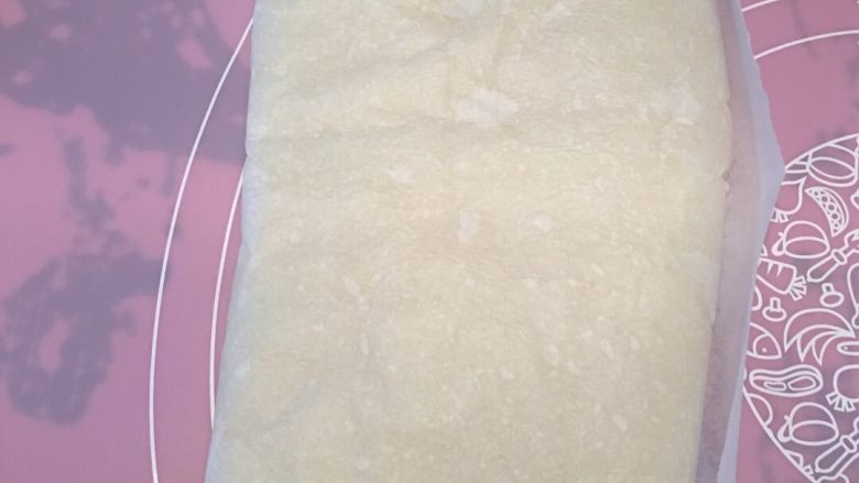 正宗红豆大福,将蒸好的面团裹进油纸或保鲜膜中晾凉