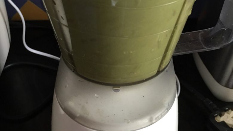 蔬果糊-49,把所有食材放入打糊機加入200ml大約40度左右的溫水打糊約2分鐘