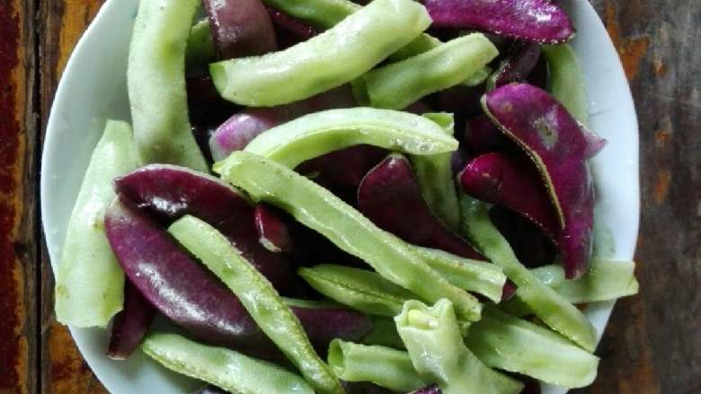 有机豆角,摘洗干净，去筋