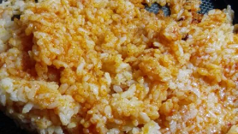 “韩国石锅拌饭”绅士私房菜,放入隔夜饭,(个人还是喜欢吃刚做出来的😁)都可以。
