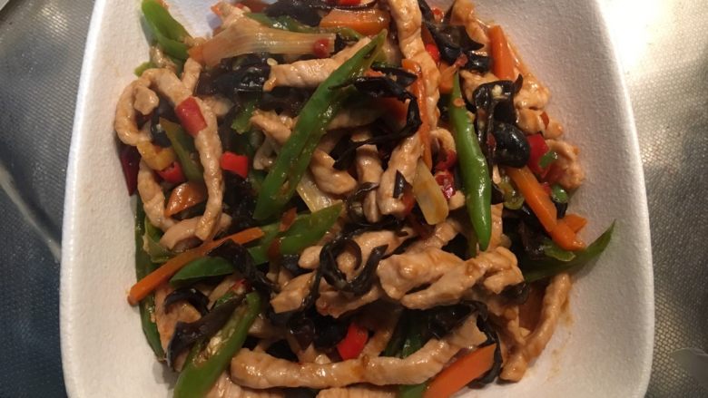 「吃货久久」超级下饭的鱼香肉丝,出锅!口口肉,很下饭