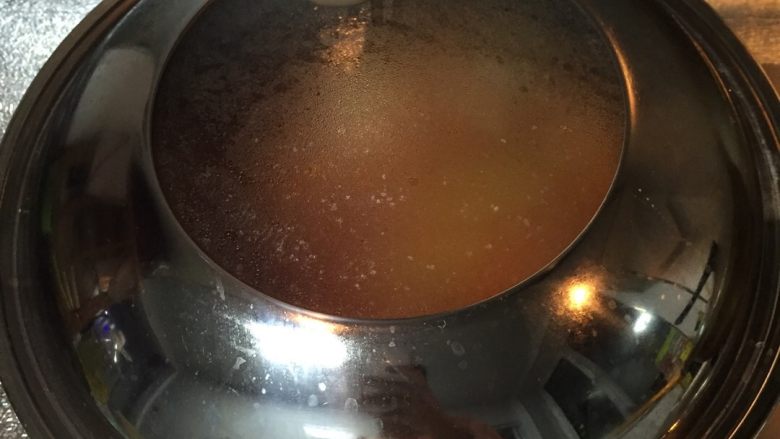 辣白菜香肠土豆片❣,盖好焖一会