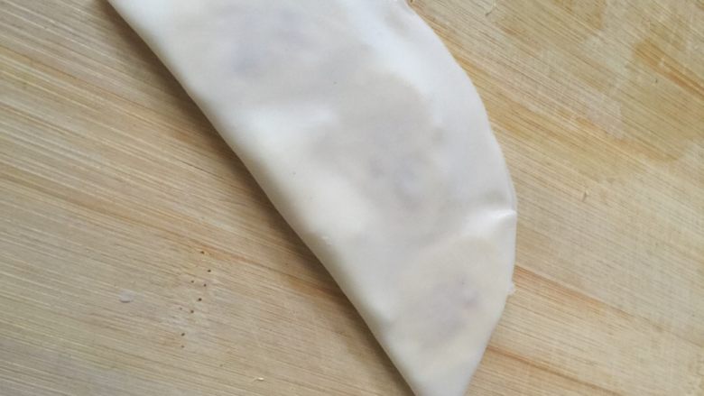 香蕉芝士饼,把两面饺子皮合到一起