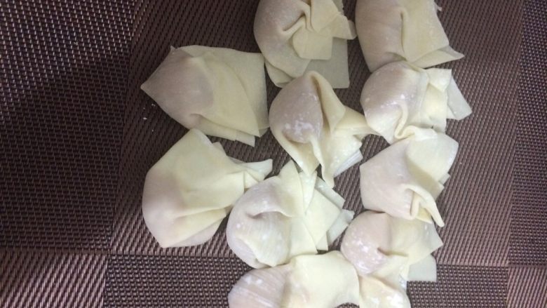 包馄饨(云吞),7、这是最常见的瞎包法