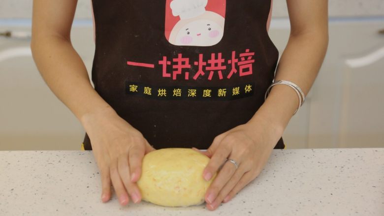 零失败超好吃必学食谱——肉松玛格丽特小饼,6.加入剪碎的<a style='color:red;display:inline-block;' href='/shicai/ 432'>肉松</a>，混合均匀后用保鲜膜包好，放入冰箱冷藏1个小时以上
