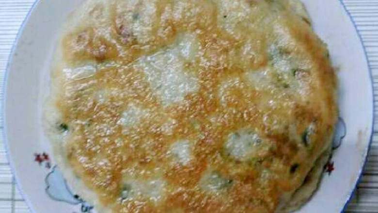 鸡蛋菜肉馅饼+#挑战鸡蛋的100种做法#,装盘,是不是很诱人吧。
