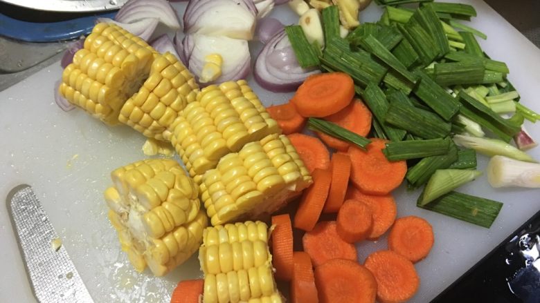 「吃货久久」立冬就想念一锅热腾腾的咕噜咕噜,各类蔬菜切块
