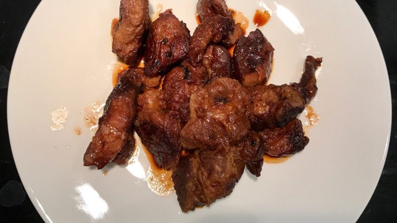 Staub锅懒人厨房之红烧猪颈肉,开盖,装盘。