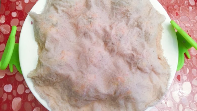 ⚜彩虹肉丸子🍡,蒸之前在彩虹肉丸子上面放一个湿屉布