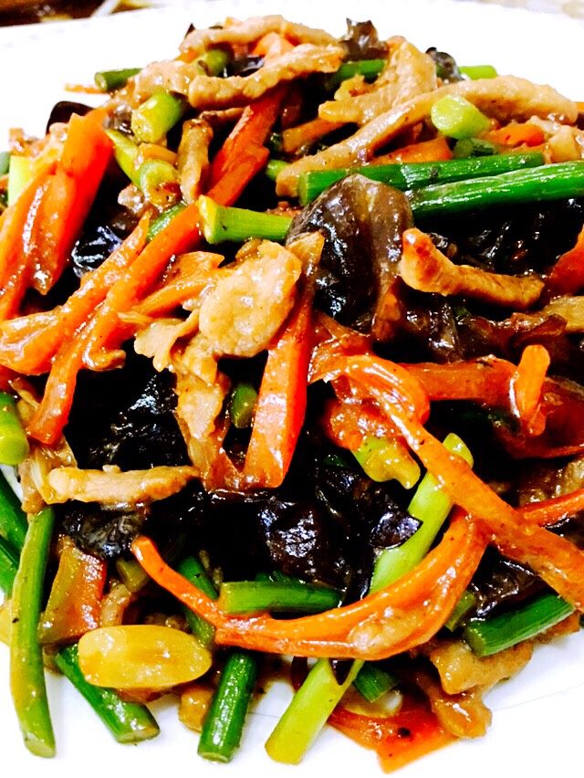 鱼香肉丝,出锅码盘